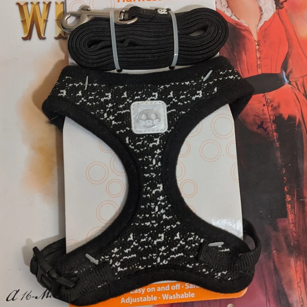 SimplyCat Cat One Size Harness and Leash Black and White